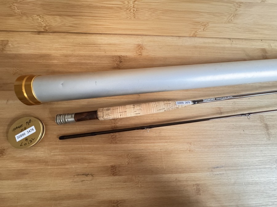 Fliegenrute, Sage,Graphite III GFL 590 RPL, 2tlg., 270cm, #5, aufgebaut von Erhard Loidl, Futteral, Alu Transportrohr, leichte Gebrauchsspuren, Transportlänge 1420mm