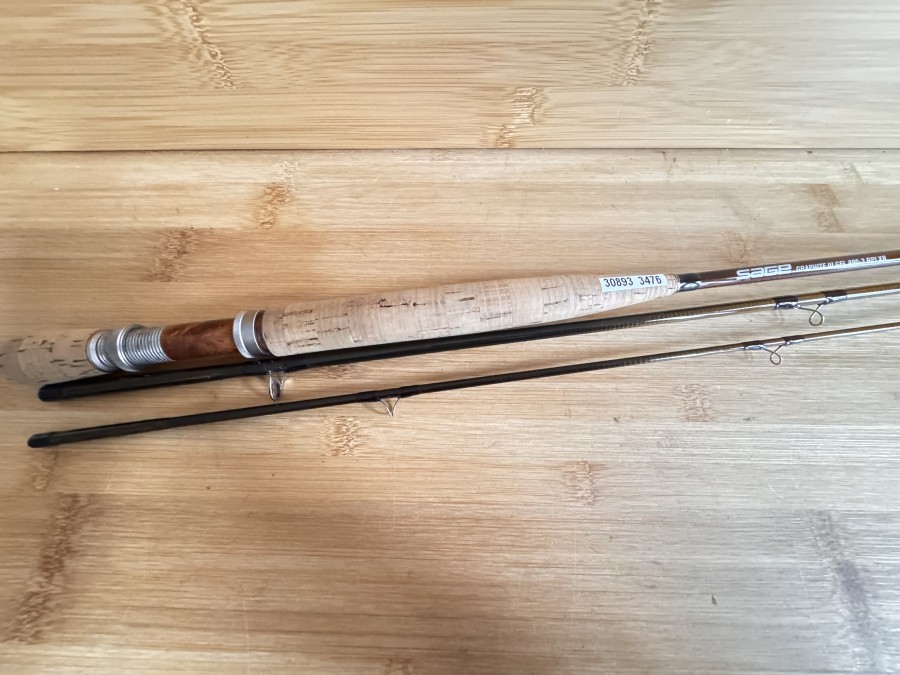 Fliegenrute, Sage, Graphite III, GFL 890-3 RPLXB, aufgebaut von Erhard Loidl, 3tlg., 270cm, #8, Gewicht 114 Gramm, Futteral, leichte Gebrauchsspuren, Transportlänge 960mm
