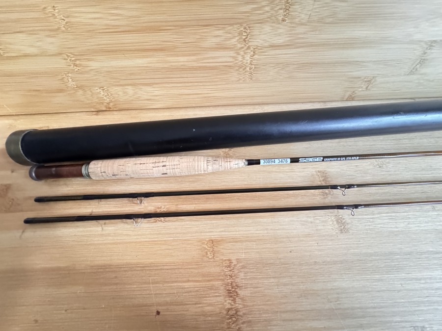 Fliegenrute, Sage, Graphite III, GFL576RPBL, aufgebaut von Erhard Loidl, 2tlg., 225cm, #5, Gewicht 63 Gramm,Reservespitze,  Futteral, Orvis Transportrohr, leichte Gebrauchsspuren, Transportlänge 1260mm