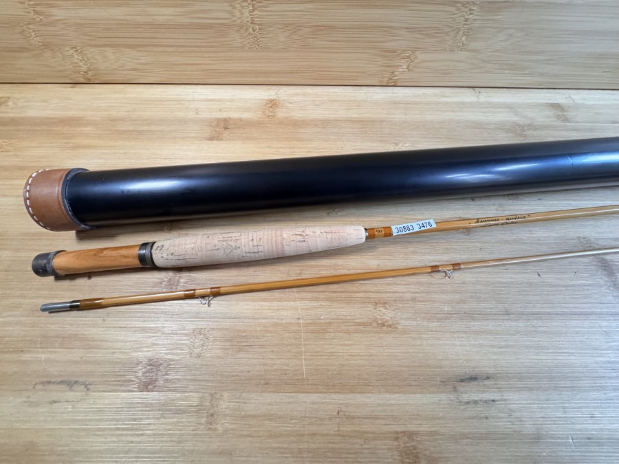Gespliesste Fliegenrute, "brunner - austria" Type Salza,  4/87,  mit Namenszug, 2tlg., 2,10m - 95g, #5, Hülsenstopfen,  Gewicht 104 Gramm, Futteral, Kunststoff Transportrohr, ungefischt, Transportlänge 1110mm
