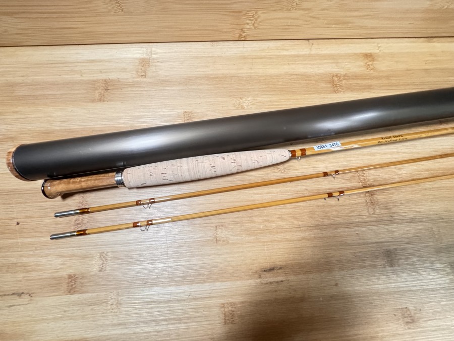 Gespliesste Fliegenrute, Robert Stroh, RS - Sinfonie, 2tlg., 2,13m, #5, Gewicht 105 Gramm, Reservespitze, Hülsenstopfen, Futteral, Alu Transportrohr, ungefischt, Transportlänge 1160mm