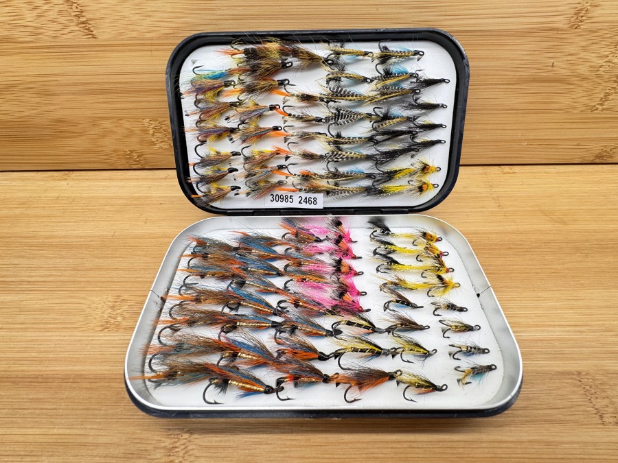 Fliegenbox, from Richard Wheatley, Malvern, 155x90x30mm, mit 90 Lachsfliegen, sehr gute Qualität, Box Gebrauchsspuren