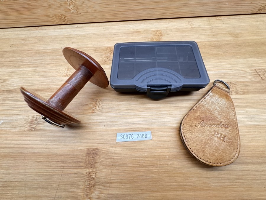 Fliegenfischer Kleinteile, Amadou, Vorfachdispenser aus Holz gedrechselt, Fliegendose, schwarz, 105x65x22mm