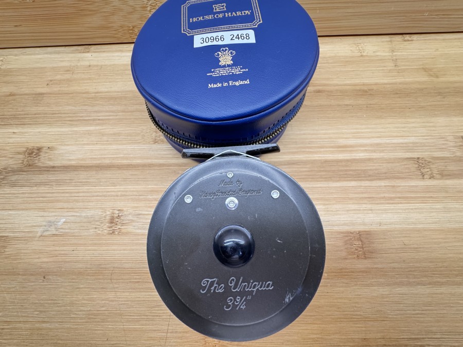 Fliegenrolle, Made by Hardy Bros. Ltd England, The Uniqua 3 3/4", mit Backing, Hardy Rollentasche, Gebrauchsspuren