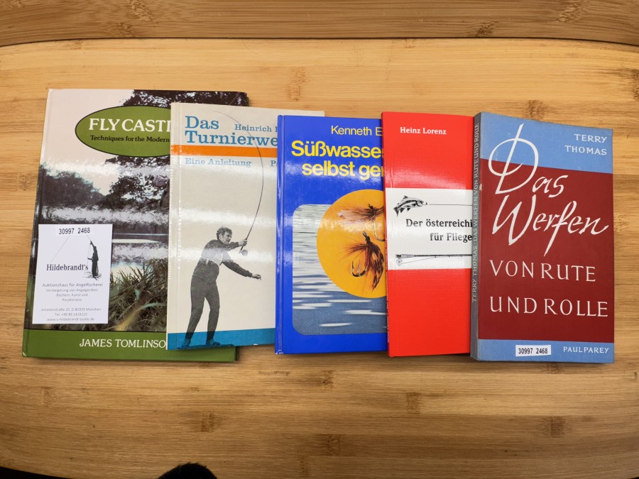 5 Bücher: Süßwasserfliegen selbst gemacht, Kenneth E. Bay, 1978, Fly Casting, James Tomlinson, 1984, Der österreichische Wurfstil für Fliegenfischer, Heinz Lorenz 1996, Das Turnierwerfen, Heinrich Bielefeldt, 1969, Das Werfen von Rute und Rolle, Terry Thomas, 1961