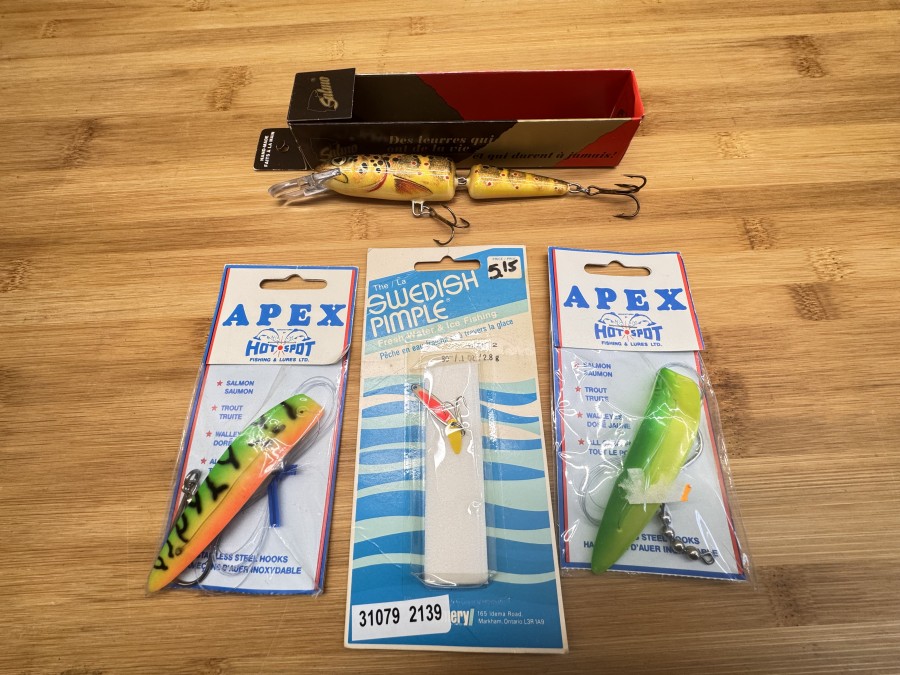 4 Kunstköder, Salmo, Made in Poland, Hand Made, Pike, 11cm, 14g, Floating, PE11JDR PE, Swedish Pimple, Size 2, 2,8g, 2 x Apex Hot Spot. 3.0 Apex #312 und 3.0 Apex #95, ungefischt