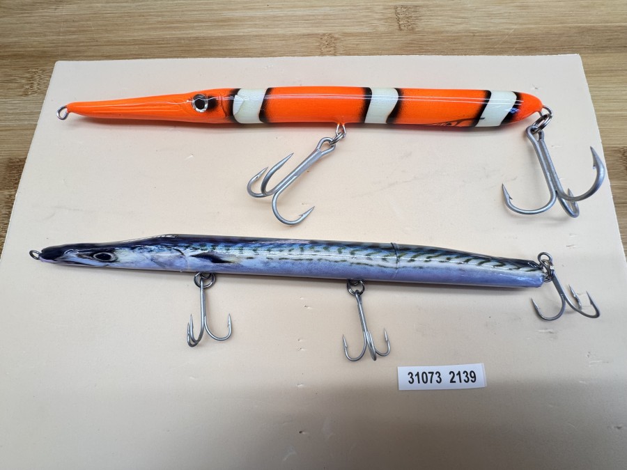 2 Wobbler, Needle Fish, rot/weiss, 245mm, 40g und 230mm, 32g, ungefischt, sehr erfolgreiche Meeres-Spinnköder
