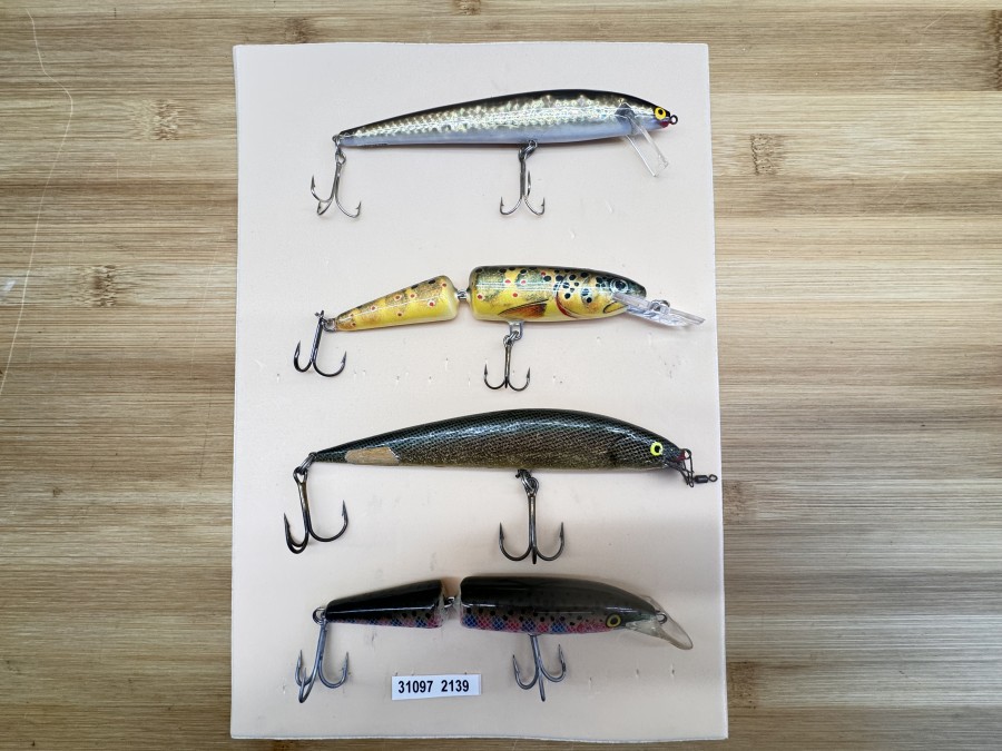 4 Wobbler, Balzer, gold/schwarz, 14cm, 19g, Bachforelle, 2tlg., 15cm, 21cm, gold/dunkel, 15cm, 23g, Rapala, Ireland, Regenbogenforelle, 15cm, 21g, teilweise gefischt