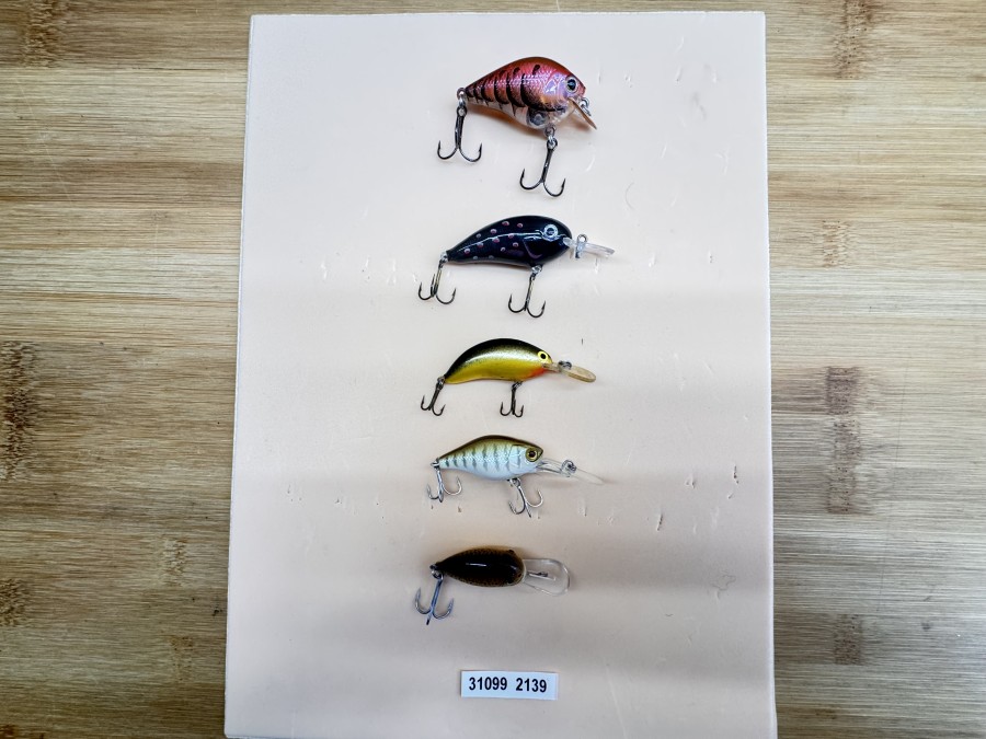 5 Wobbler, transparent/rot, 5cm, 7g, Mosa, schwarz, 6cm, 6g, Lucno Pace, 5,5cm, 4g, Illex, DChuby, 6cm, 4g, hell/gold/dunkel, 5cm, 3g, ungefischt
