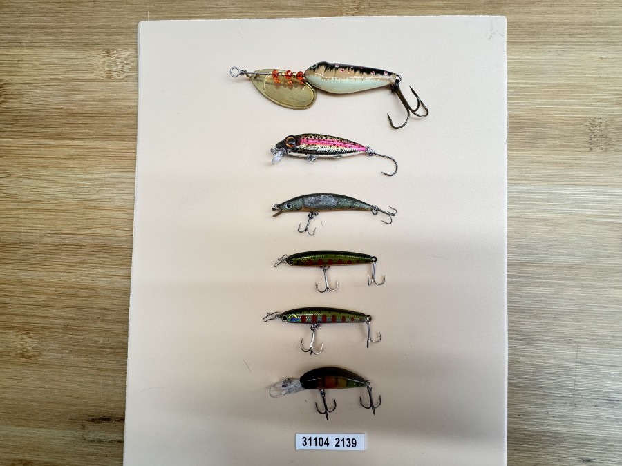 6 Wobbler, Hand Made mit Spinnerblatt, 10cm, 13g, Spro, 6cm, 5g, orange/oliv/dunkel, 5,5cm, 3g, gefischt, Jackson, 6cm 4g, 2x Wanderer, orange/oliv/dunkel, 5cm, 2g, ungefischt