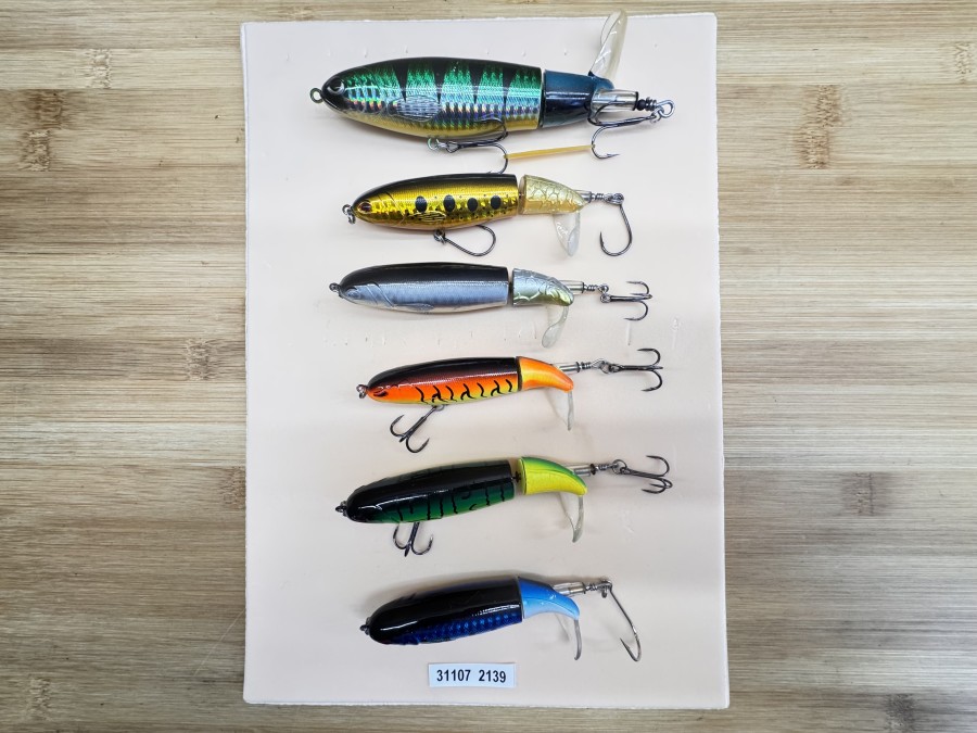 6 Kunstköder, Wopper Plopper, hell/grün/dunkel, 14cm, 38g, gold/dunkel, 11cm, 15g, silber/dunkel, 11cm, 15g, gelb/orange/schwarz, 11cm, 14g, gelb/grün/schwarz, 11cm, 15g, silber/blau/schwarz, 10cm, 13g, ungefischt
