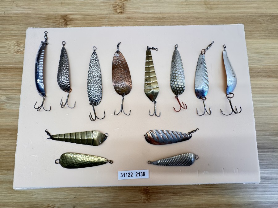 Kunstköder, Swiss Made, 8 Schleppköder mit Drilling, 6 - 9cm, 3 - 5g, 4 x ohne Drilling, 6 - 8cm, 2 - 5 g, Gebrauchsspuren