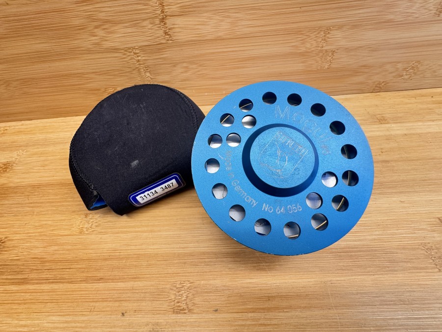 Salzwasser Fliegenrolle, Stenzel, Made in Germany, Mogul #5, Antireverse, Linkshand, Rollendurchmesser 95mm, Rollenbreite 60mm, Gewicht mit Fliegenschnur WF 10 F, 478g, Neoprene Rollentasche, Gebrauchsspuren