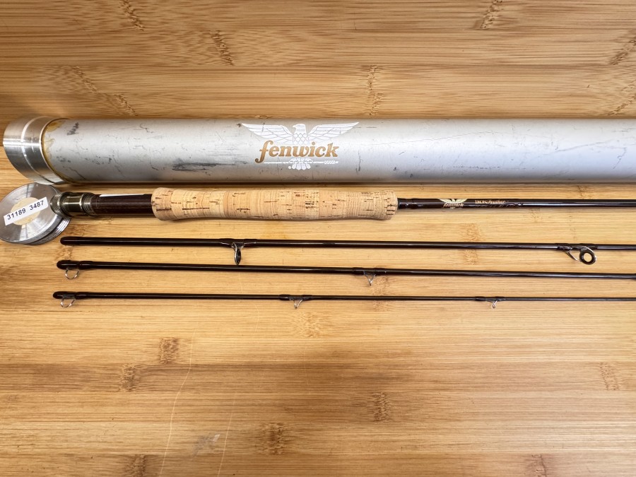 Fliegenrute, Fenwick, IRON Feahter TM, IF 504-4, US Pat. 4.043.074, Made by Fenwick Taiwan, 4tlg., 9", #5, Gewicht 3 1/2oz, Futteral, Alu Transportrohr, Gebrauchsspuren, Transportlänge 830mm