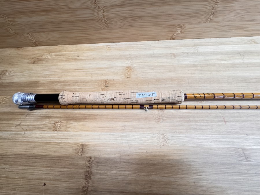 Gespliesste Fliegenrute, Made by Hardy's England, The Pope, Palakona Regd Mark, 2tlg.,3,05m, #7, Gewicht227g, Look Fast Hülse, Brückenringe, Intermediates, Futteral, Spitze etwas kürzer als Handteil, sonst guter Zustand, Transportlänge 1560mm