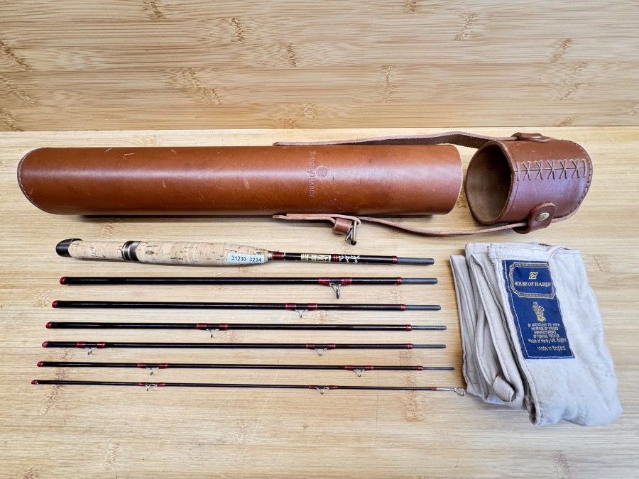 Fliegenrute, The House of Hardy, Made in England, Pat. No. 1.429.309, Graphite Smuggler de Luxe, 7tlg. 250cm, #6, Futteral, Leder Transportrohr, sehr guter Zustand, Transportlänge 440mm,