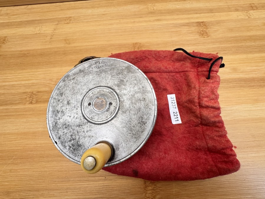 Lachsfliegenrolle, Forest & Sons Makers Kelso, Alu, #10, Rechtshand, Messing Rollenfuß, Ivory Handle, Rollendurchmesser 90mm, Rollenbreite 45mm, Gewicht 311g, Rollenbeutel, Gebrauchspuren