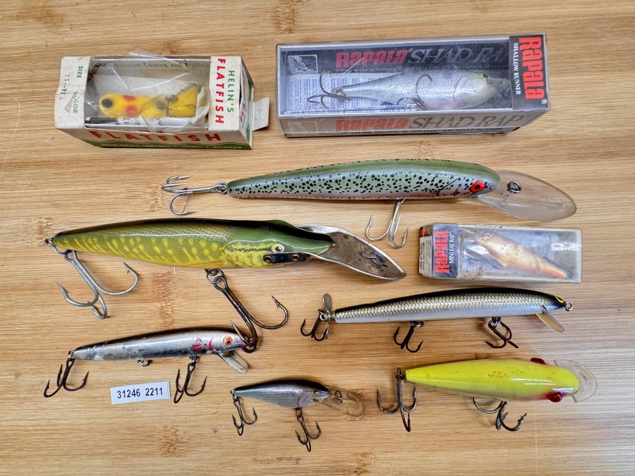 Wobbler, Konvolut von 9 Stück, Rapala, Salmo und anderen Herstellern, neu und gefischt, teilweise Hakenwechsel erforderlich
