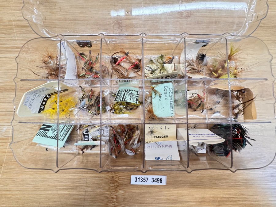 Kunstfliegen, Eipeltauer Wien, ca. 180 Stück Maifliegen, Trockenliegen, Nassfliegen, in Klarsichtbox, interessante Muster Kollektion