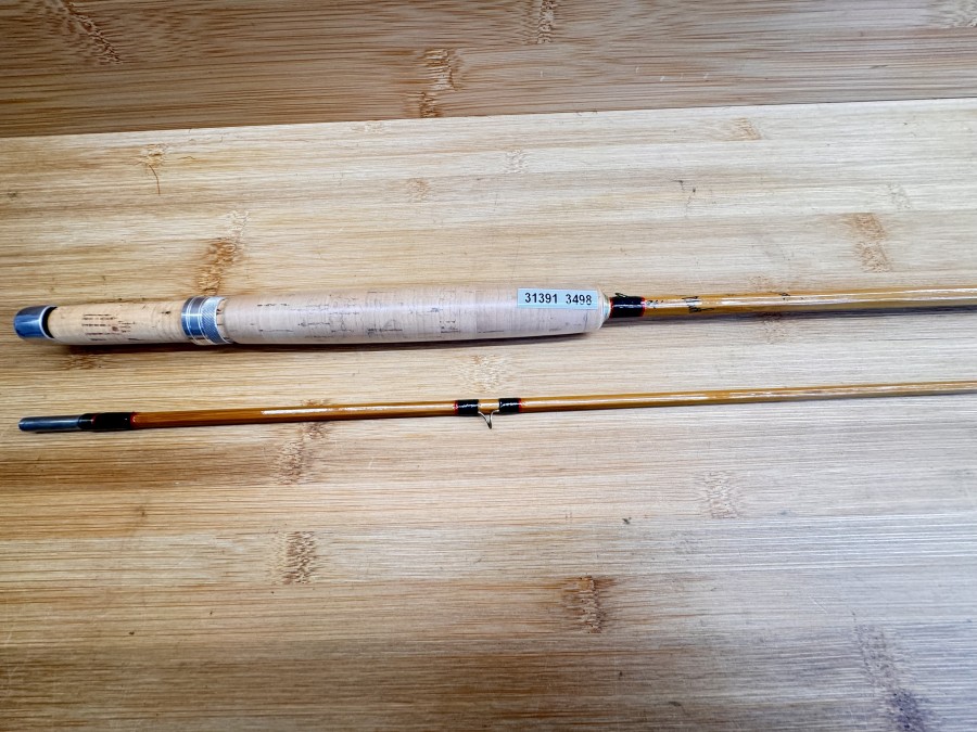 Gespliesste Fliegenrute: Made by Hardy´s England - "The Phantom Palakona Regd Trade Mark, 2tlg., 8 1/2", #6, Gewicht 138g, Hülsenstopfen, Ringwicklungen schwarz, rot abgesetzt,Futteral, ungefischt, Korkschutz, Transportlänge 1350mm