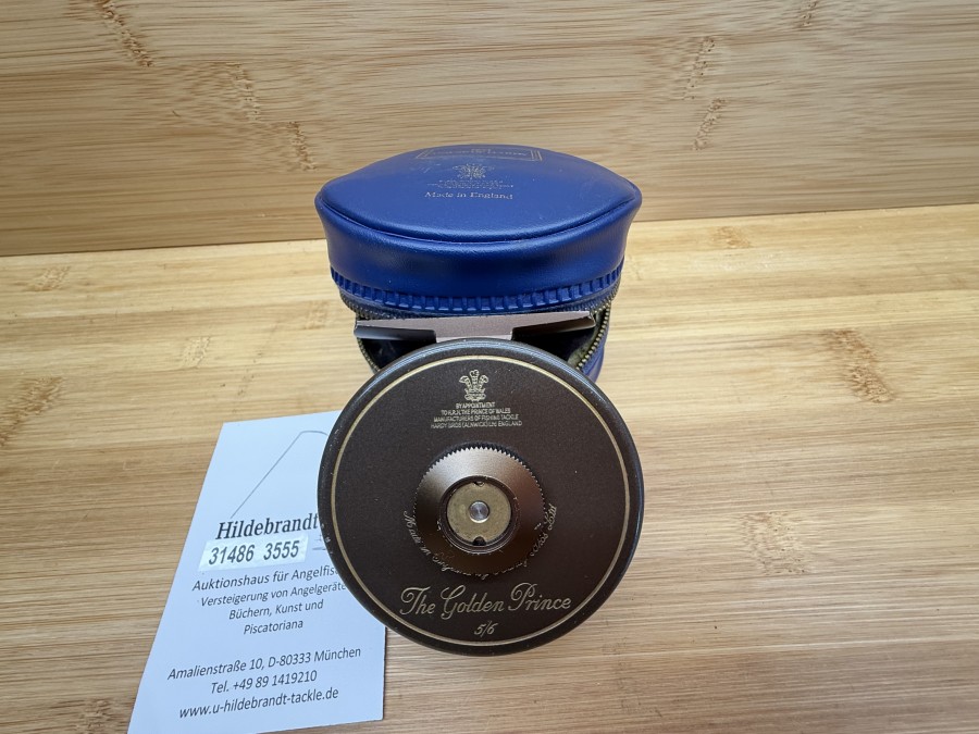 Fliegenrolle, Made by House of Hardy. Bros. Ltd., The Golden Prince 5/6, Links- oder Rechtshand umstellbar, Rollendurchmesser 75mm, Rollenbreite 32mm, Gewicht 123g, Rollentasche, Schutzkappe am Bremsrand fehlt, leichte Gebrauchsspuren,