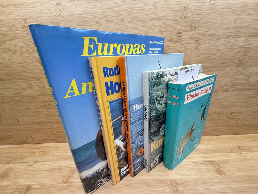 5 Bücher: Europas schönste Angelgewässer, Karl Koch, 1980; Hochseeangeln, Rudolf Sack, 1981; Sportlicher Großfischfang,  Horst Freund, 1982; Karpfenfieber, Wolf-Bernd Wiemer, 1986; Fische fangen, Alexander Spoerl, 1960