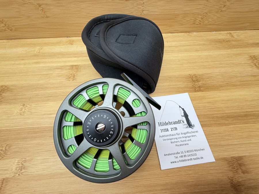 Fliegenrolle, Large Arbor, 7/9, Links- oder Rechtshand umstellbar, Rollendurchmesser 95mm, Rollenbreite 40mm, Gewicht mit gefischter Fliegenschnur WF 10 F, 214g, Neopren Rollentasche, im Karton