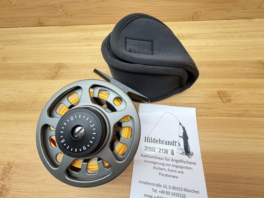 Fliegenrolle, Large Arbor, 3/5, Links- oder Rechtshand umstellbar, Rollendurchmesser 75mm, Rollenbreite 40mm, Gewicht mit gefischter Fliegenschnur WF 4 F, 160g, Neopren Rollentasche, im Karton