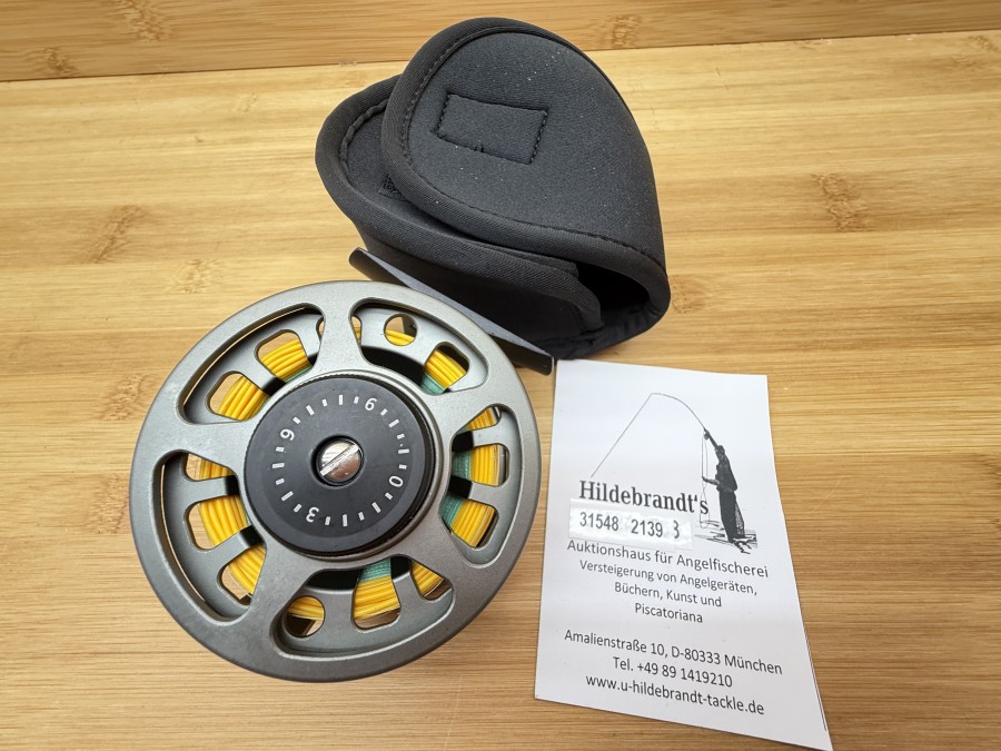 Fliegenrolle, Large Arbor, 3/5, Links- oder Rechtshand umstellbar, Rollendurchmesser 75mm, Rollenbreite 40mm, Gewicht mit gefischte Fliegenschnur WF 5 F, 168g, Neopren Rolletasche, im Karton