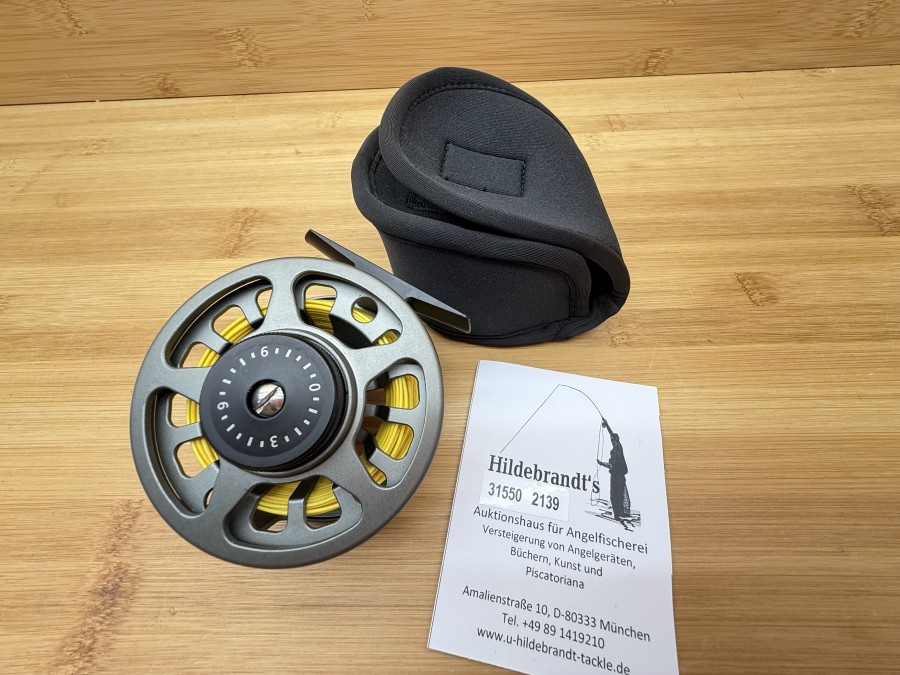 Fliegenrolle, Large Arbor, 3/5, Links- oder Rechtshand umstellbar, Rollendurchmesser 75mm, Rollenbreite 40mm, Gewicht mit gefischter Fliegenschnur WF 4 F, 159g, Neopren Rollentasche, im Karton