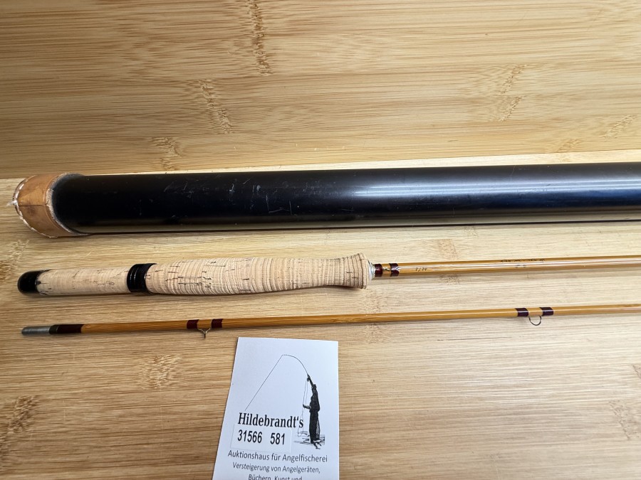 Gespliesste Fliegenrute, "brunner - austria", Type Orbigo, 7/74, 2tlg., 2,45mm - 120g, #6, Futteral, Rutentransportrohr mit Lederkappen, Gebrauchsspuren, Transportlänge 1280mm