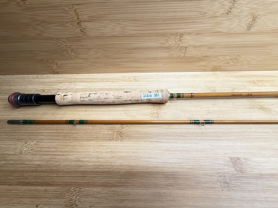 Gespliesste Fliegenrute, Pezon et Michel, parabolic Ritz, Made in France, 724482411, 2tlg., 8.2", #4-5, ungleich geteilt, Ausgleichsstück, Gewicht 142g, Futteral, ungefischt, Transportlänge 1420mm