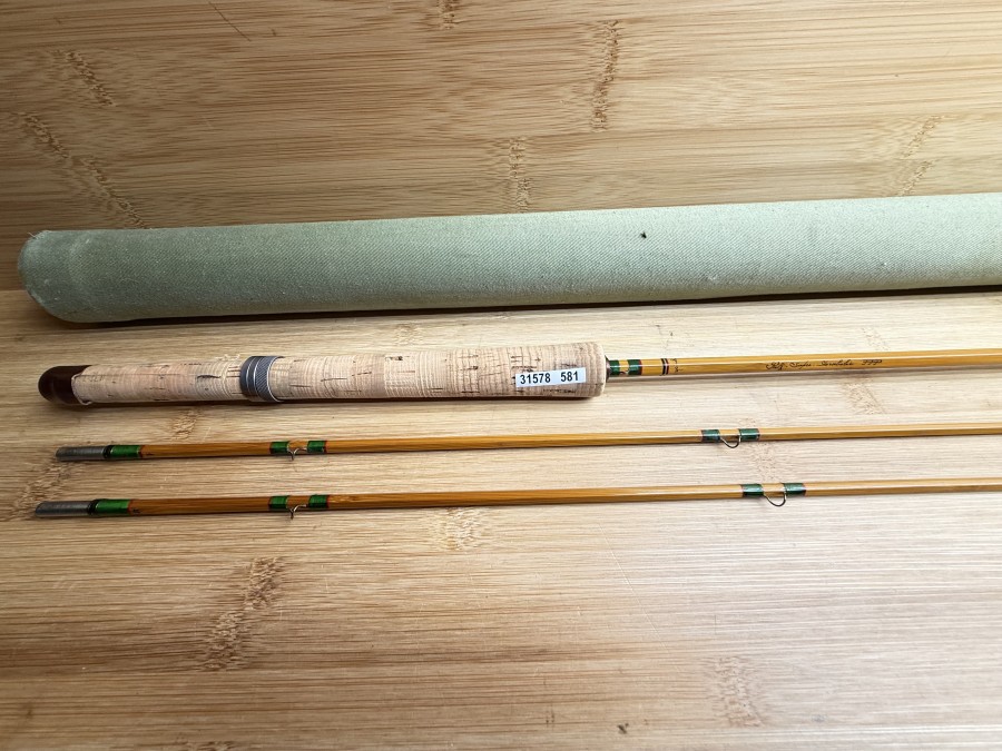 Gespliesste Fliegenrute, Pezon et Michel, Made in France, Ritz - Super - Parabolic PPP, Orgarlic - Type Lambiotte, 501, 2tlg., 8.3" - 2,52m, #5/6, Gewicht 134g, Reservespitze, ungleich geteilt, Ausgleichsstück, Futteral, Kunststoff Transportrohr mit Stoffüberzug, , Gebrauchsspuren, Transportlänge 1420mm