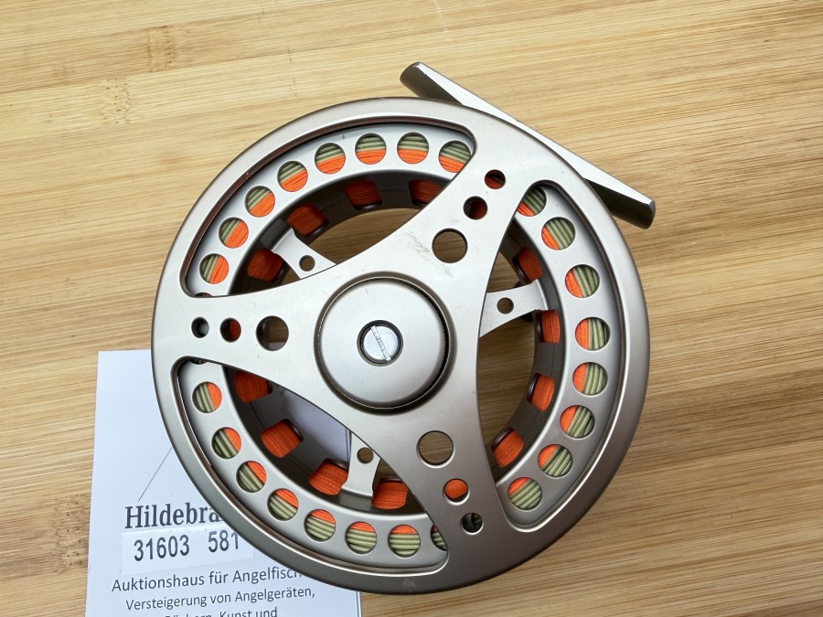 Fliegenrolle, Vision, XLA, Links- oder Rechtshand, Rollendurchmesser 95mm, Rollenbreite 42mm, Gewicht mit Trockenfliegenschnur 217g, minimale Gebrauchsspuren