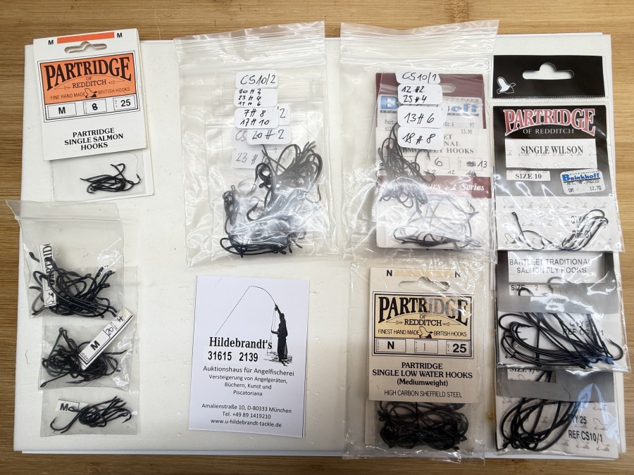 Lachsfliegenhaken, 233 Stück, Partridge, CS 10/1, 12#2, 25#4, 13#6, 18#8, CS 10/2: 20#2, 23#4, 11#6, 7#8, 17#10,Single Low Water Hooks N, 25#1, Bartleet Traditional Salmon Fly: 8#1/0, 18#2, Single Wilson: 6#10, Single Salmon M: 9#8, CS 10/2: 17#2, Single Salmon M: 20#4, 9#6, angebrochene Verpackungen