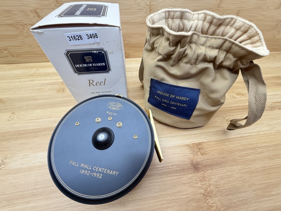 Lachsfliegenrolle, Hardy Bros Makers Alnwick, Pall Mall Centenary 1892-1992, #10/11,  Links- oder Rechtshand, Rollendurchmesser 105mm, Rollenbreite 42mm, Gewicht 552g, Rollenbeutel, neu im Karton