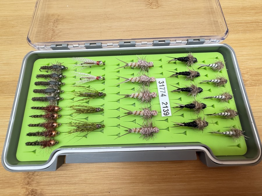 Tungstennymphen Sortiment, Kunststofffoambox, 185x100x15mm, mit 30 Nymphen, Grösse 8-10, Tiemco-Haken, für Äsche und Forelle, sehr gute Qualität