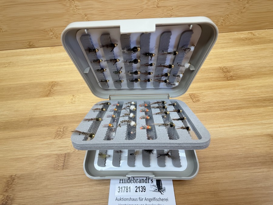 Fliegensortiment, Kunststoff Foambox, 125x95x30mm, mit 84 Trockenfliegen und Nymphen, Tungsten Jig´s, Grösse 12-18