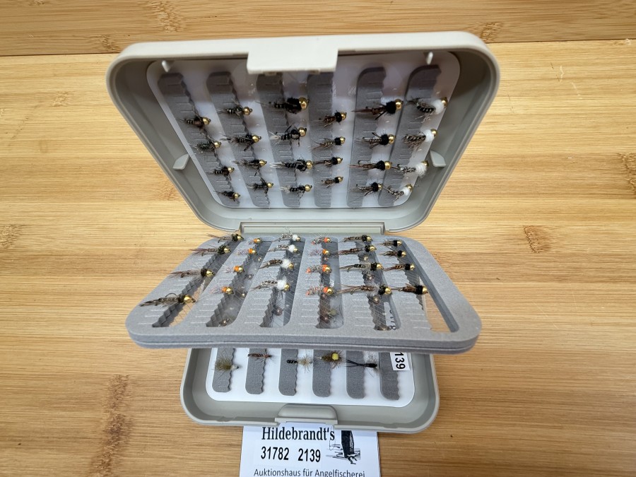 Fliegensortiment, Kunststoff Foambox, 125x95x30mm, mit 84 Trockenfliegen und Nymphen, Tungsten Jig´s, Grösse 12-18