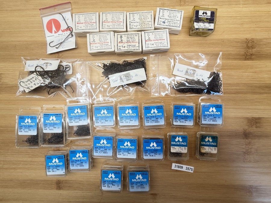 Fliegenhaken Konvolut, VMC, Mustad, 94842, 94831, 94840, 9578 A, 94831, 539 E, 9578 A, verschiedene Grössen, angebrochene Verpackungen