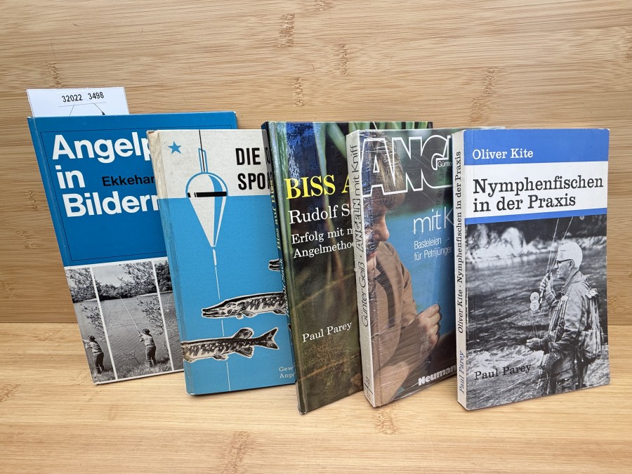 5 Bücher, Angelpraxis in Bildern, Ekkehard Wiederholz, 1970, Die Moderne Sportfischerei, Dr. phil H.-E. Herrmann, sehr schöne Bilder von DAM Kunstfliegen  und Wobbler, 1956, Biss auf Biss, Rudolf Sack, 1969, Angeln mit Kniff, Günter Geiß, Nympenfischen in der Praxis, Oliver Kite, 1964