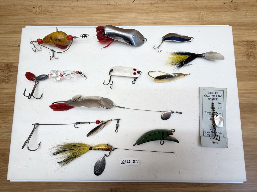 12 amerikanische Raritäten, von Heddon, Pflüger, Hildebrandt, Shakespeare, etc.. Von normal bis selten, der Kenner weiß Bescheid was ihm noch fehlt! Für kleines Geld. Die Köder sind in guten Zustand.