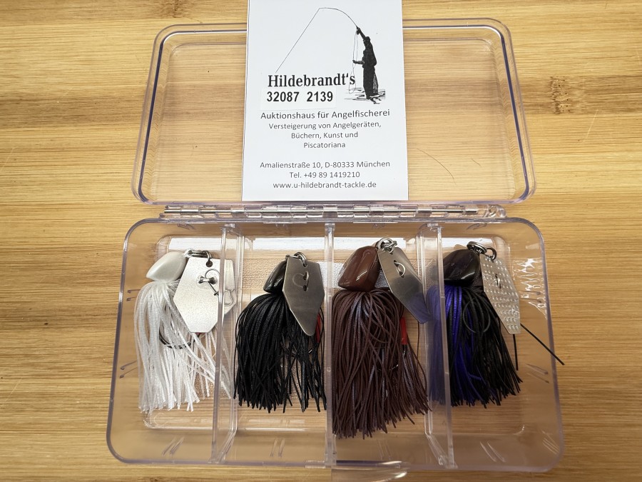 4 Chatterbait, Illex, BleiKopf, Gummifransen, weiß, 15g, schwarz, 18g, braun, 34g, schwarz, 35g, in Kunststoffbox, ungefischt