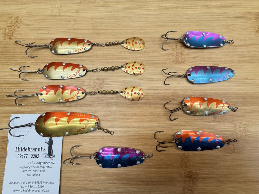 9 Blinker, Kneubühler, 33g, 80mm, 3x 22g, 60mm, 2x 17g, 60mm, 25, 22 und 21g, mit Löffel, gefischt, Kunststoffbox
