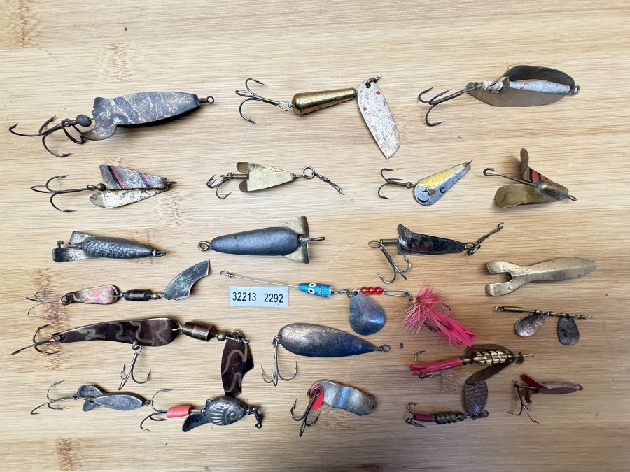 Kunstköder. 21 Löffel, Spinner, Wunderfischli, Swiss Made, verschiedene Hersteller, gefischt