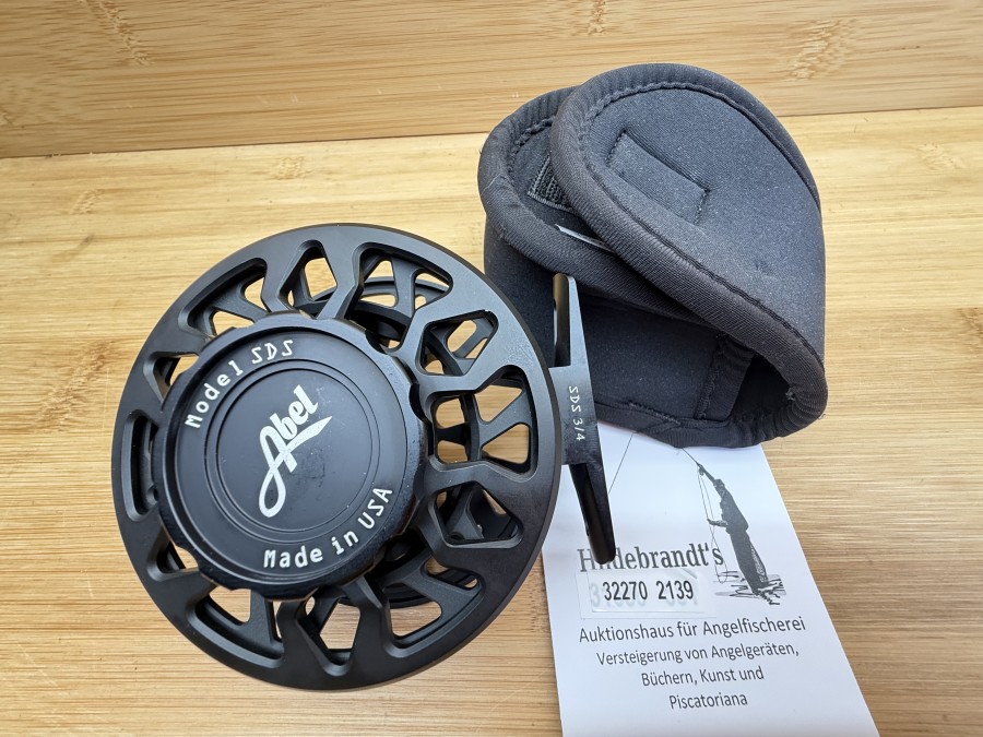 Fliegenrolle, Großkern, Made in China, Model SDS 3/4, Rollendurchmesser 86mm, Rollenbreite 38mm, Gewicht 233g, Neoprene Rollentasche, neu