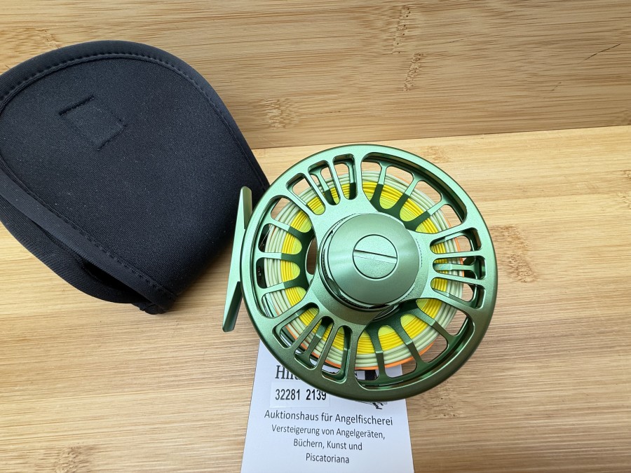 Fliegenrolle, Großkern, Links- oder Rechtshand, Rollendurchmesser 92mm, Rollenbreite 36mm, Gewicht mit Trockenschnur WF 6 F 195 Gramm, Neoprene Rollentasche, neu im Karton