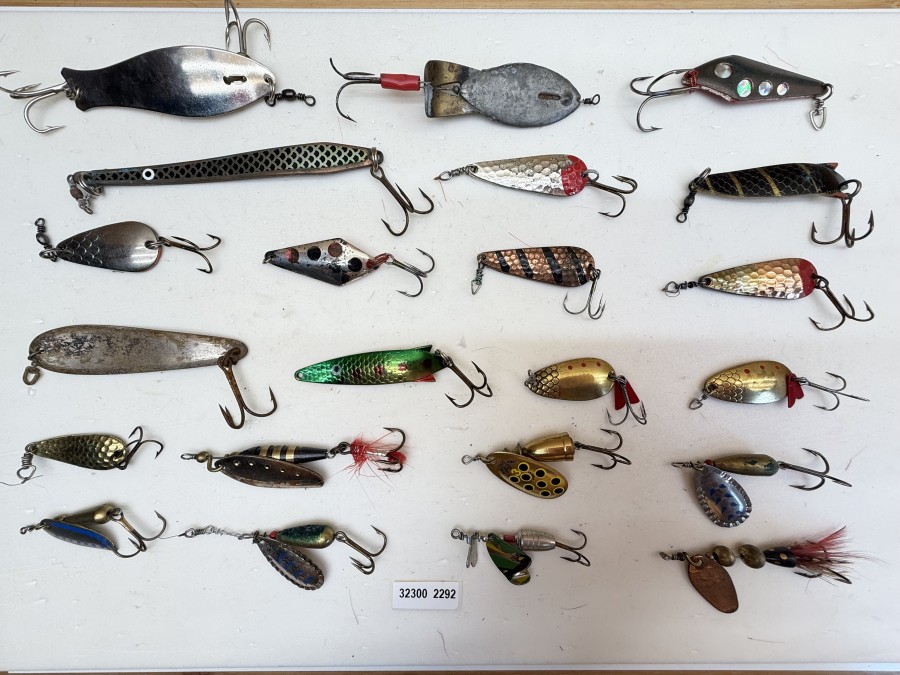 22 Kunstköder, 7 Spinner, Abu, StuckIi, 9 Löffel, Swiss Made, Heintz Blinker, Lemax, 2 Toby, Smelt 15, Wunderfischli, gefischt