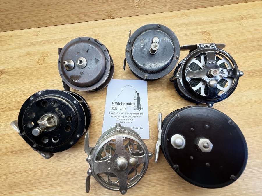 6 Fliegenrollen, ungemarkt,  verschiedene Hersteller, starke Gebrauchsspuren