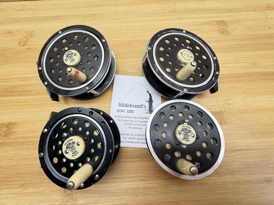 3 Fliegenrollen, 2x Pflueger, Medalist, Trade Mark, Made in USA, No. 1495, mit Fliegenschnur, Ersatzspule, mit Schnur,  Pflueger Medalist, No. 1492, mit Fliegenschnur, starke Gebrauchsspuren